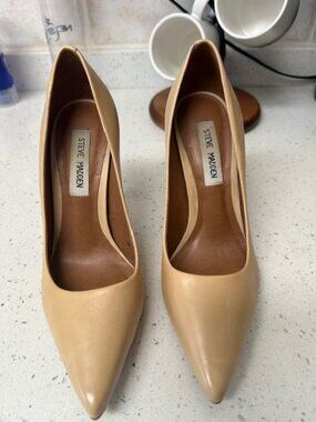 Steve Madden Pointed-Toe Leather Pump